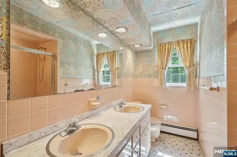 12 Colonial Drive Allendale NJ 07401