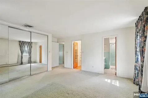 12 Colonial Drive Allendale NJ 07401