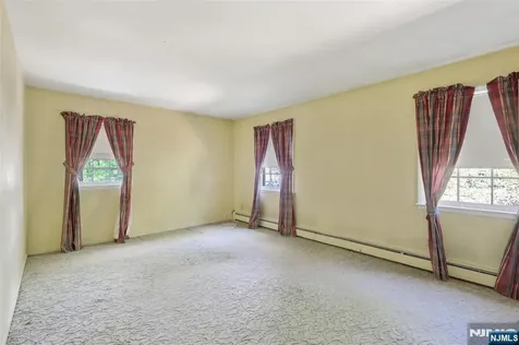 12 Colonial Drive Allendale NJ 07401