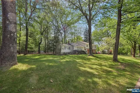 12 Colonial Drive Allendale NJ 07401