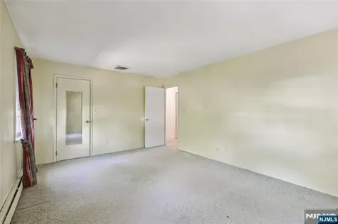 12 Colonial Drive Allendale NJ 07401