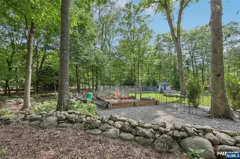 12 Colonial Drive Allendale NJ 07401