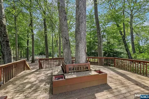12 Colonial Drive Allendale NJ 07401
