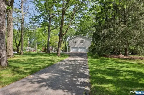 12 Colonial Drive Allendale NJ 07401