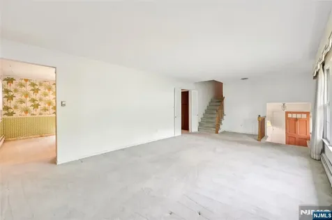 12 Colonial Drive Allendale NJ 07401
