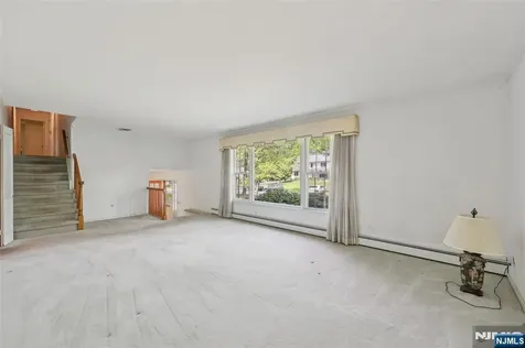 12 Colonial Drive Allendale NJ 07401