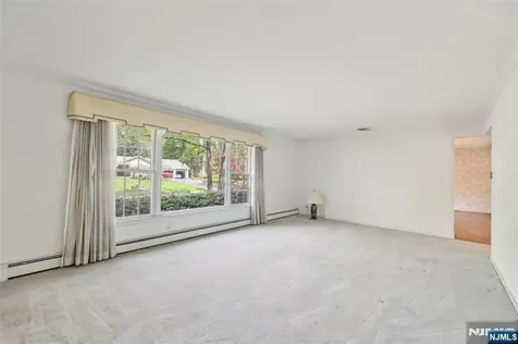 12 Colonial Drive Allendale NJ 07401