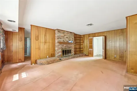 12 Colonial Drive Allendale NJ 07401
