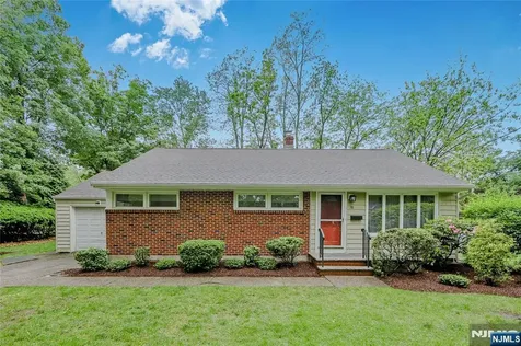 38 Pitcairn Avenue Ho-ho-kus NJ 07423