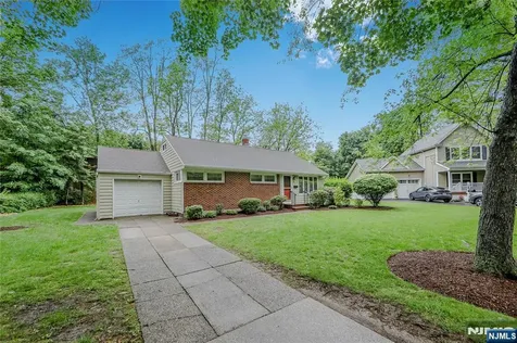 38 Pitcairn Avenue Ho-ho-kus NJ 07423