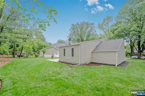 38 Pitcairn Avenue Ho-ho-kus NJ 07423