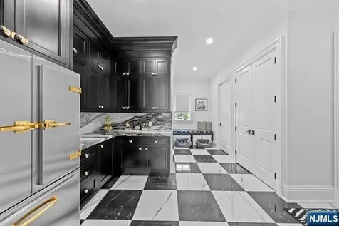 23 E Denison Drive Saddle River NJ 07458