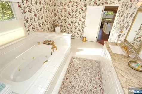 12 Hutton Drive Mahwah NJ 07430