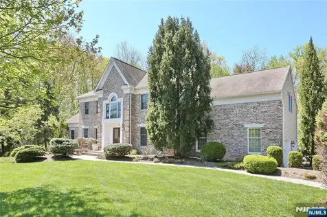 12 Hutton Drive Mahwah NJ 07430