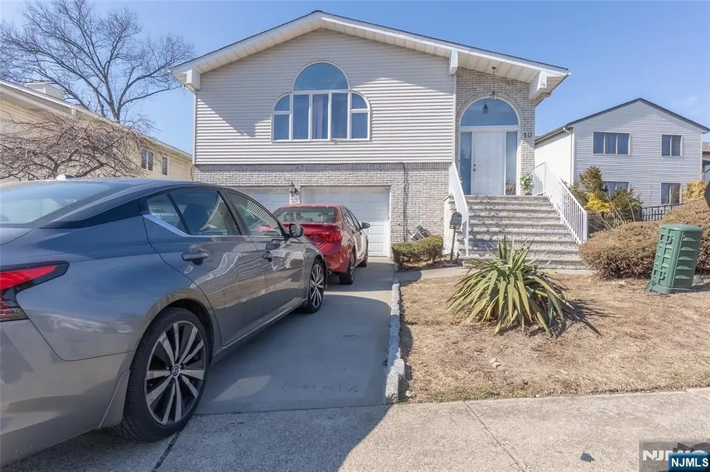 10 Livi Court Elmwood Park NJ 07407