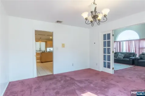 10 Livi Court Elmwood Park NJ 07407