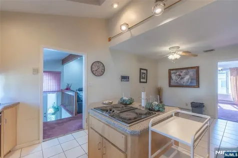 10 Livi Court Elmwood Park NJ 07407