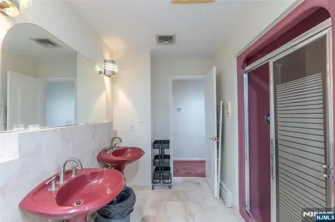 10 Livi Court Elmwood Park NJ 07407