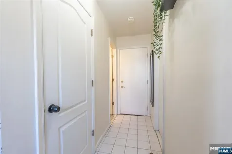10 Livi Court Elmwood Park NJ 07407