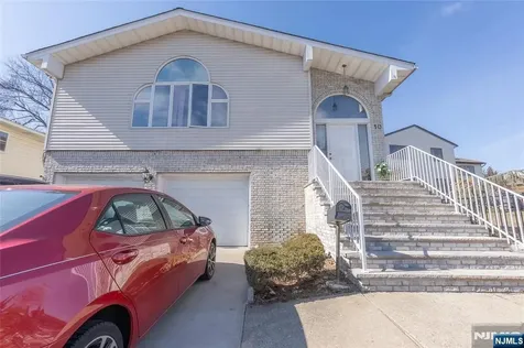 10 Livi Court Elmwood Park NJ 07407