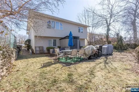 10 Livi Court Elmwood Park NJ 07407