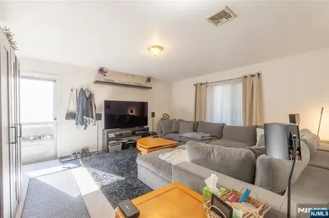 10 Livi Court Elmwood Park NJ 07407