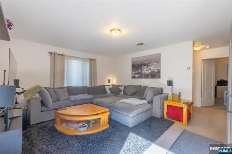 10 Livi Court Elmwood Park NJ 07407