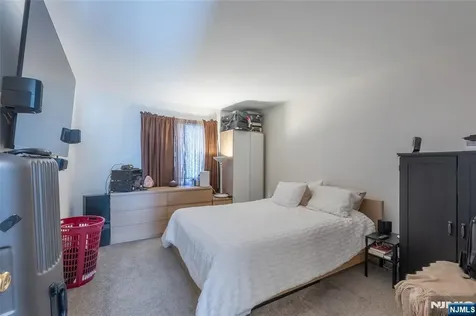 10 Livi Court Elmwood Park NJ 07407