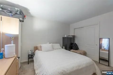 10 Livi Court Elmwood Park NJ 07407