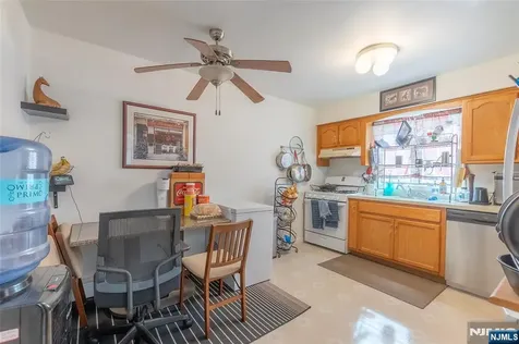 10 Livi Court Elmwood Park NJ 07407