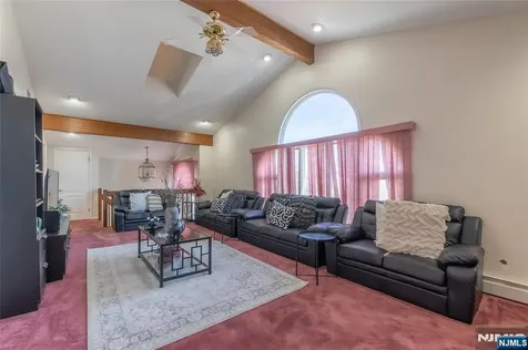 10 Livi Court Elmwood Park NJ 07407