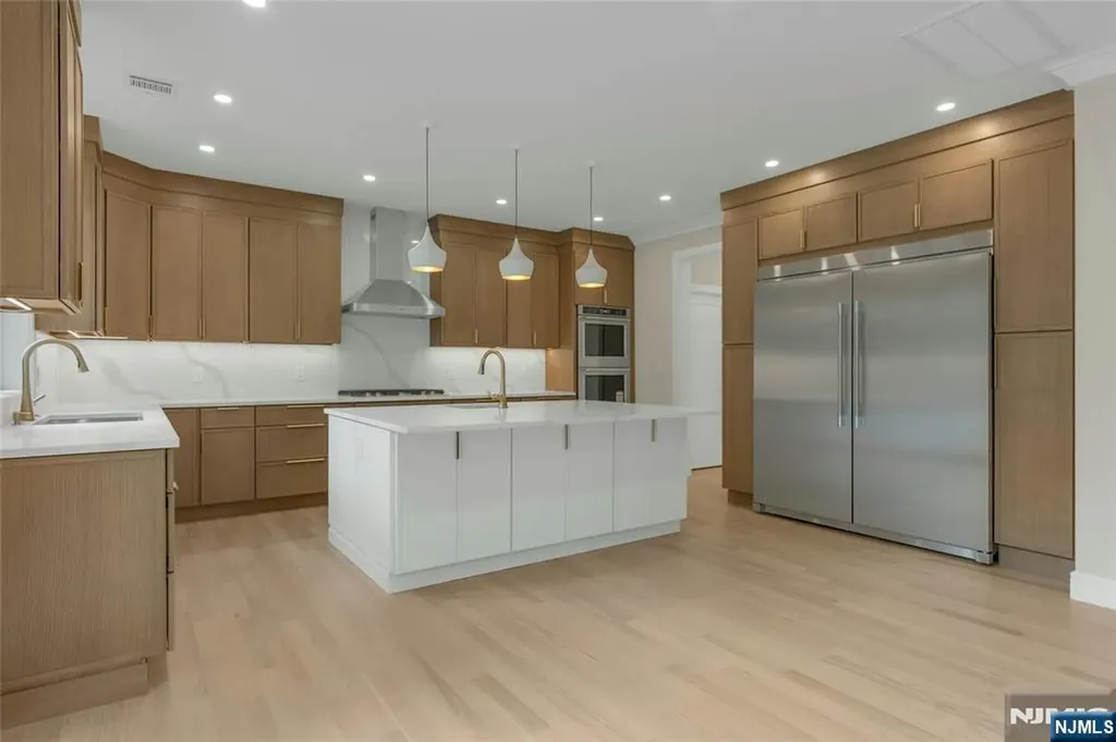 22 N Glenwood Drive Bergenfield NJ 07621