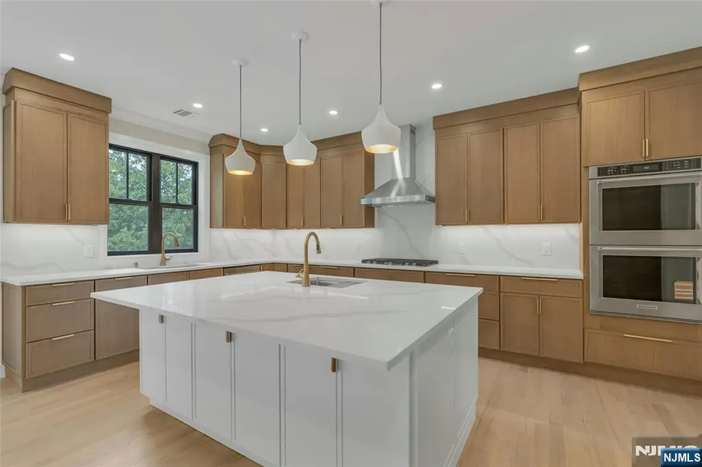 22 N Glenwood Drive Bergenfield NJ 07621