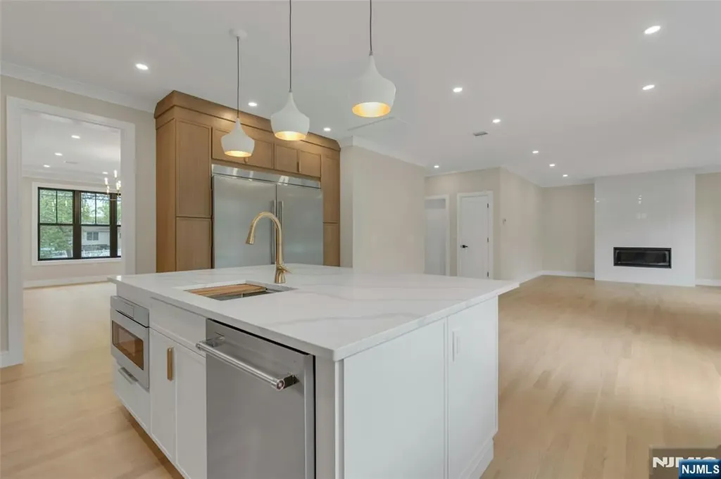 22 N Glenwood Drive Bergenfield NJ 07621