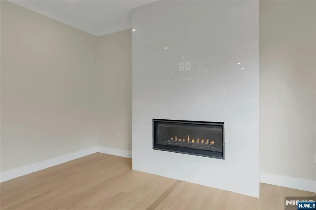 22 N Glenwood Drive Bergenfield NJ 07621