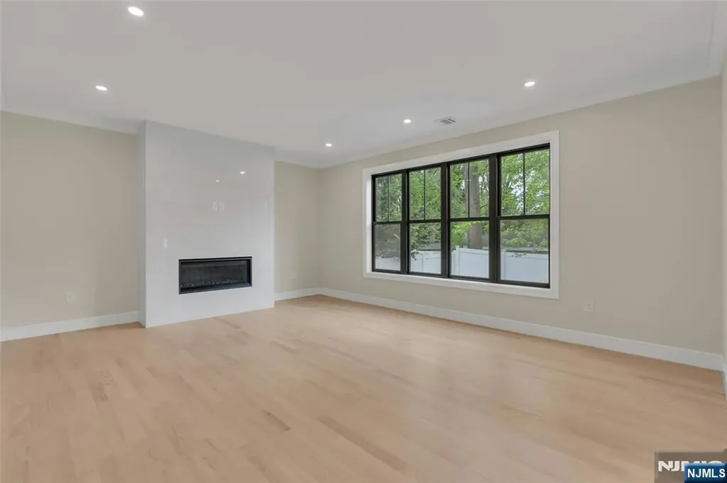 22 N Glenwood Drive Bergenfield NJ 07621