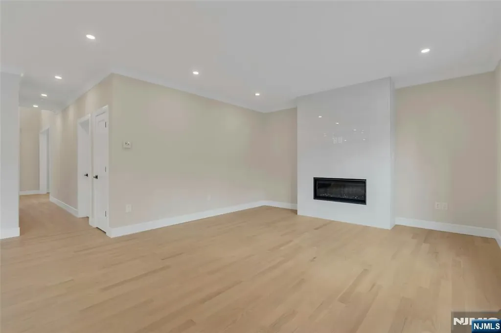 22 N Glenwood Drive Bergenfield NJ 07621