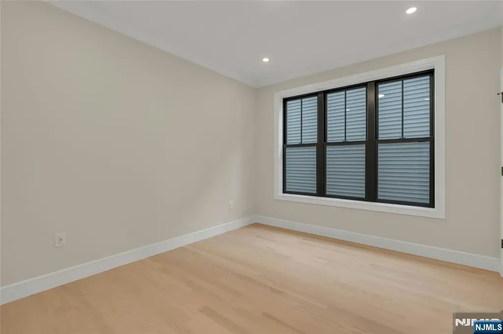 22 N Glenwood Drive Bergenfield NJ 07621