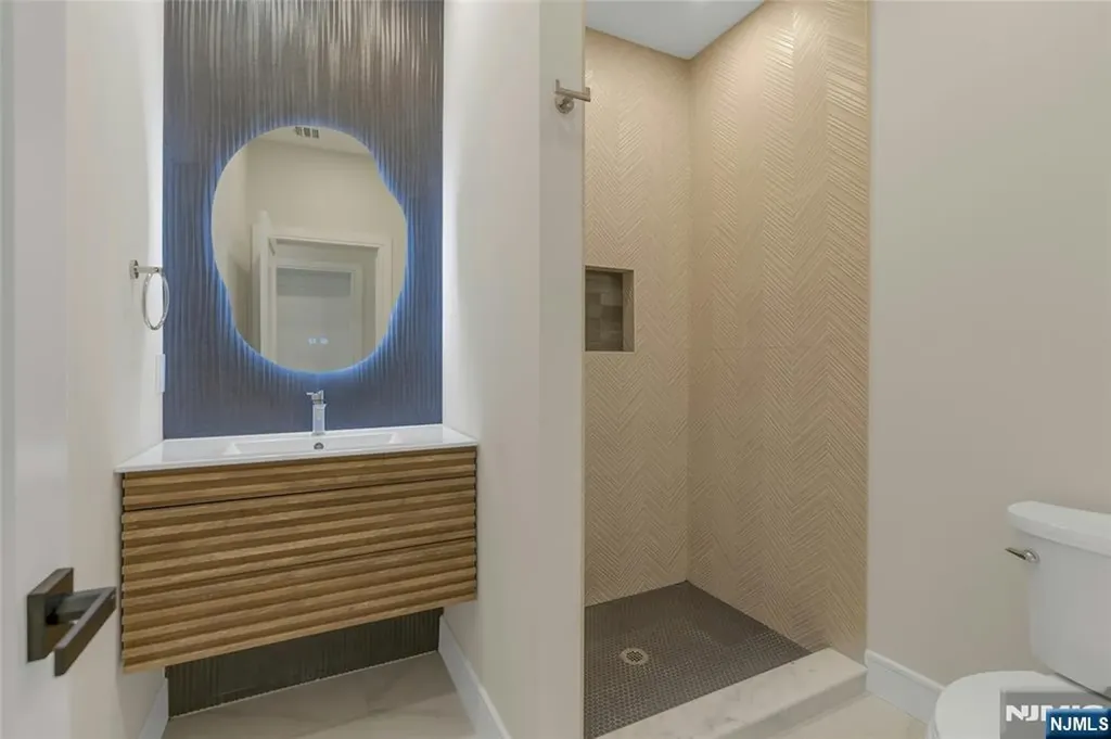 22 N Glenwood Drive Bergenfield NJ 07621