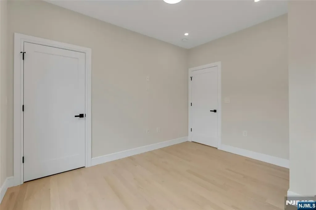 22 N Glenwood Drive Bergenfield NJ 07621