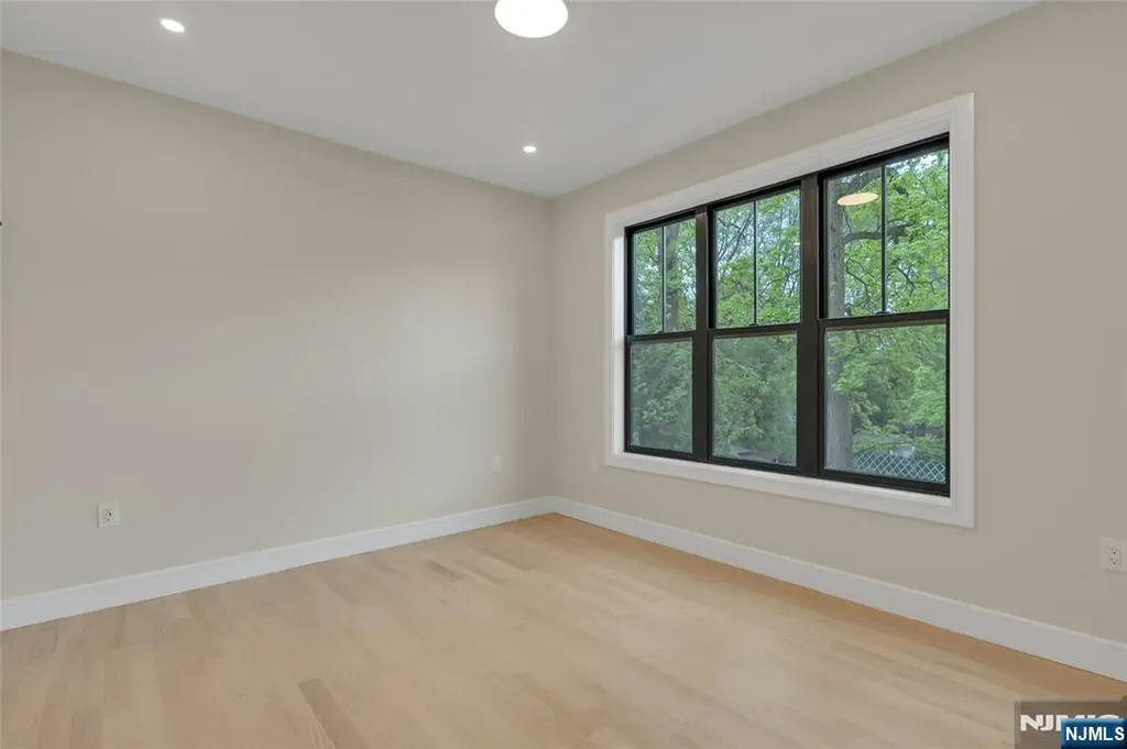 22 N Glenwood Drive Bergenfield NJ 07621