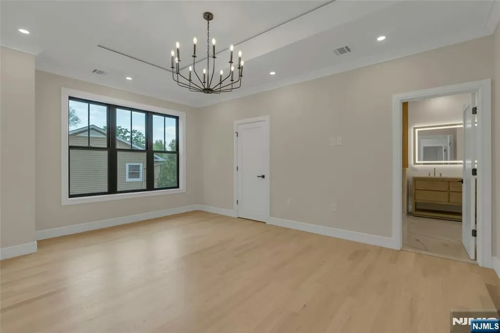 22 N Glenwood Drive Bergenfield NJ 07621