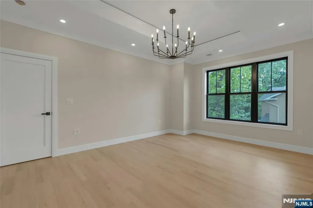 22 N Glenwood Drive Bergenfield NJ 07621