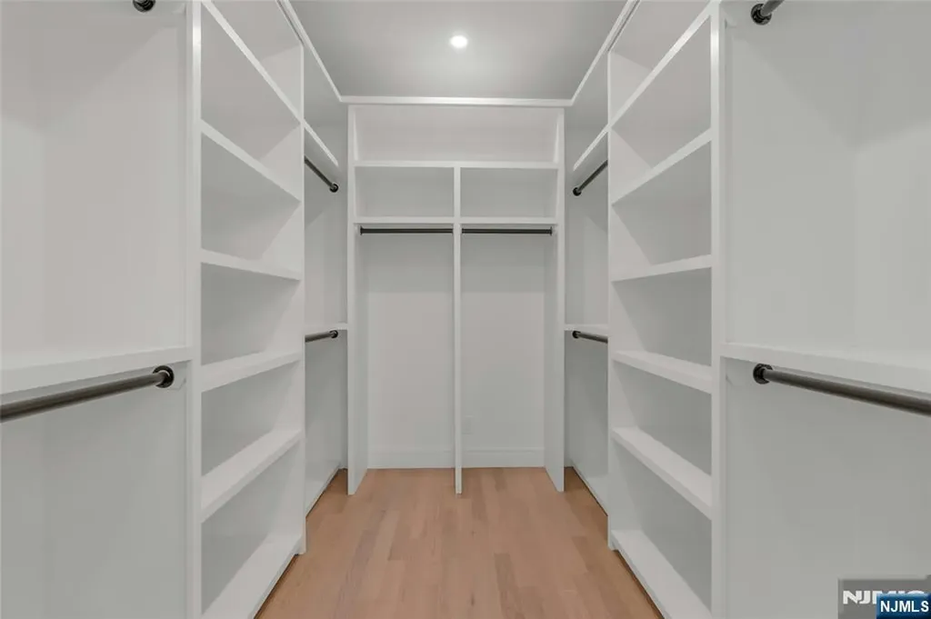 22 N Glenwood Drive Bergenfield NJ 07621