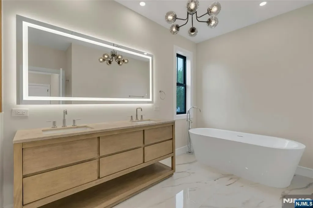 22 N Glenwood Drive Bergenfield NJ 07621