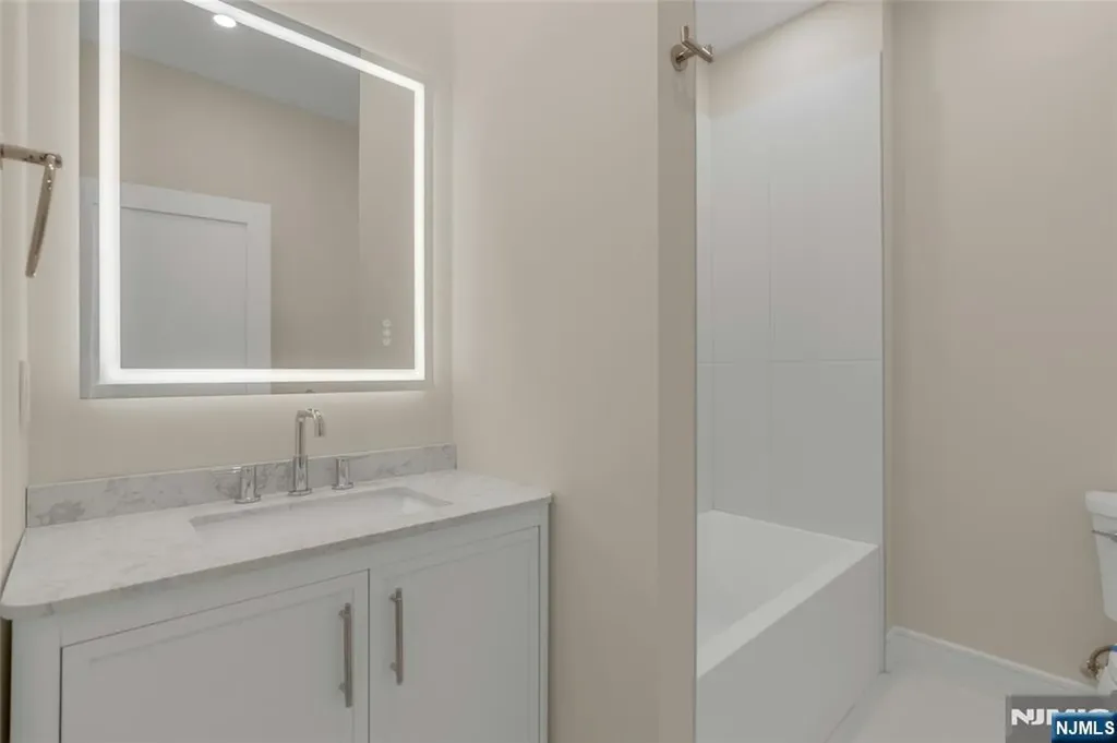 22 N Glenwood Drive Bergenfield NJ 07621