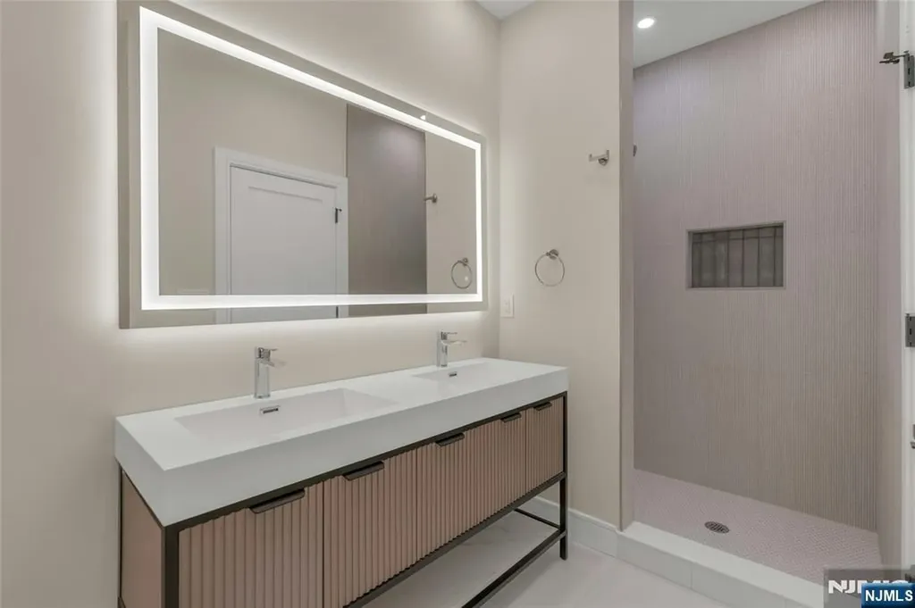 22 N Glenwood Drive Bergenfield NJ 07621