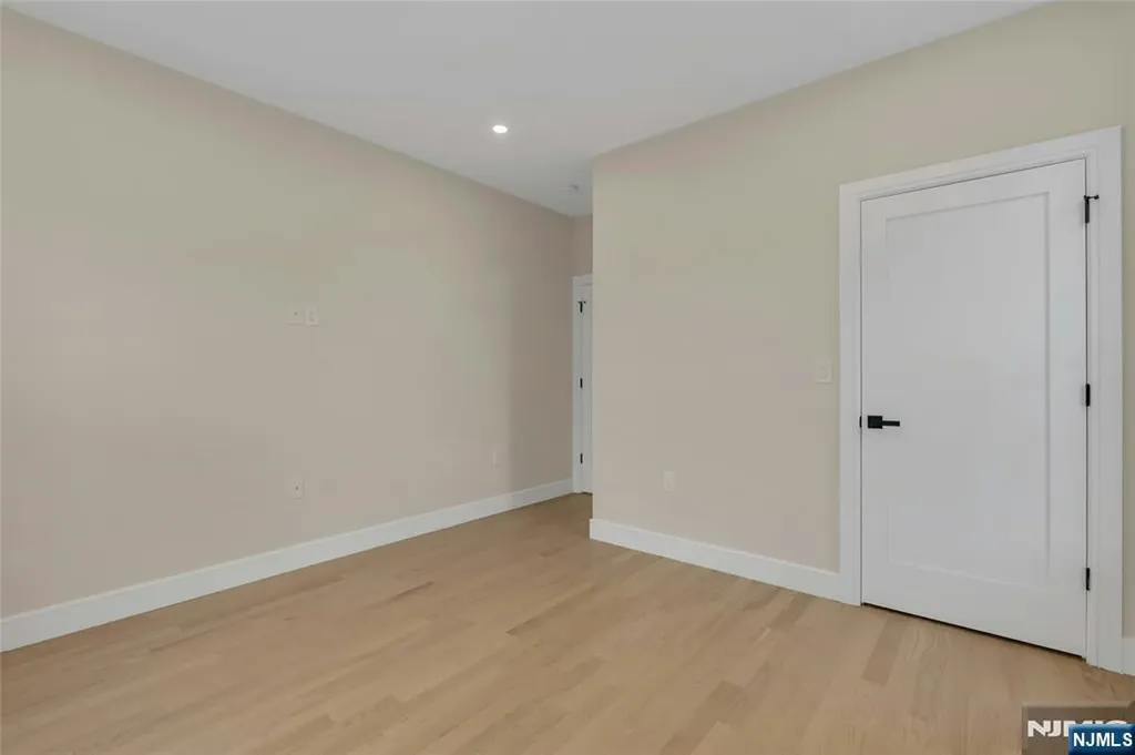 22 N Glenwood Drive Bergenfield NJ 07621