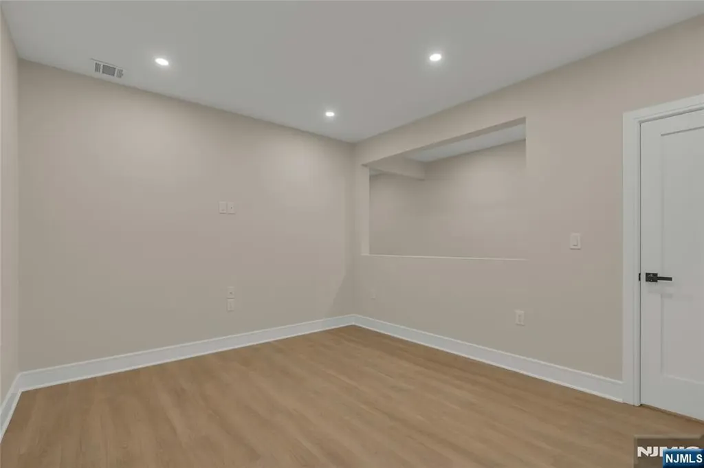 22 N Glenwood Drive Bergenfield NJ 07621