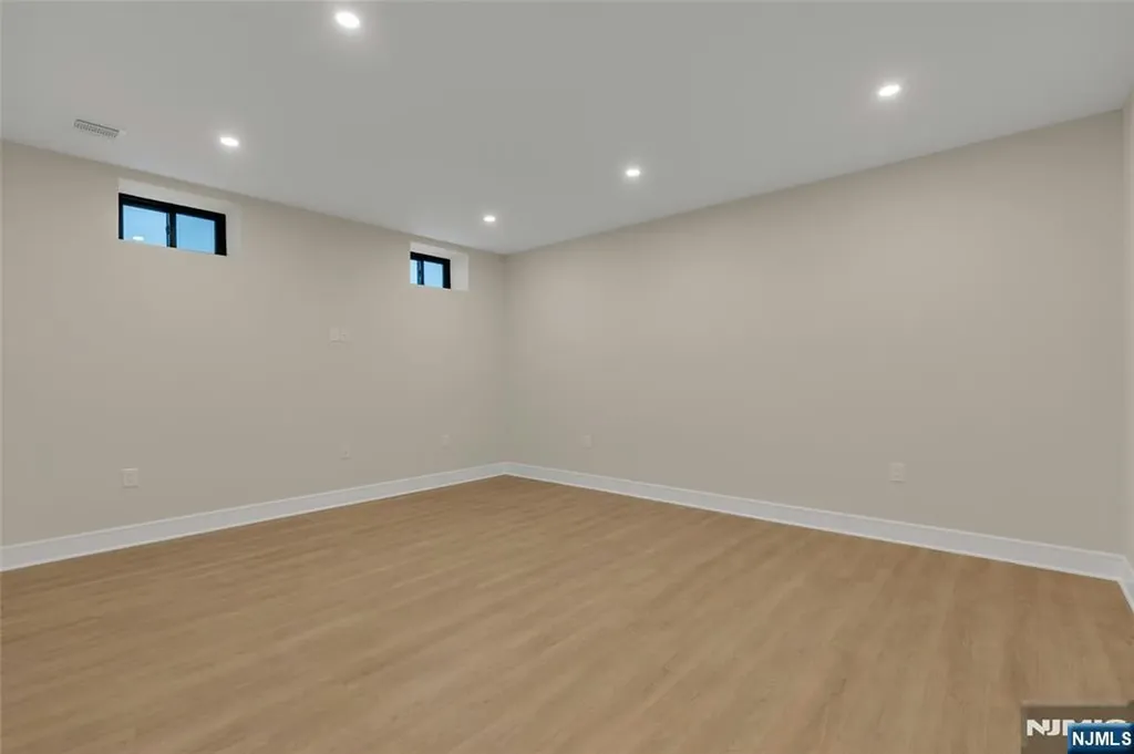 22 N Glenwood Drive Bergenfield NJ 07621